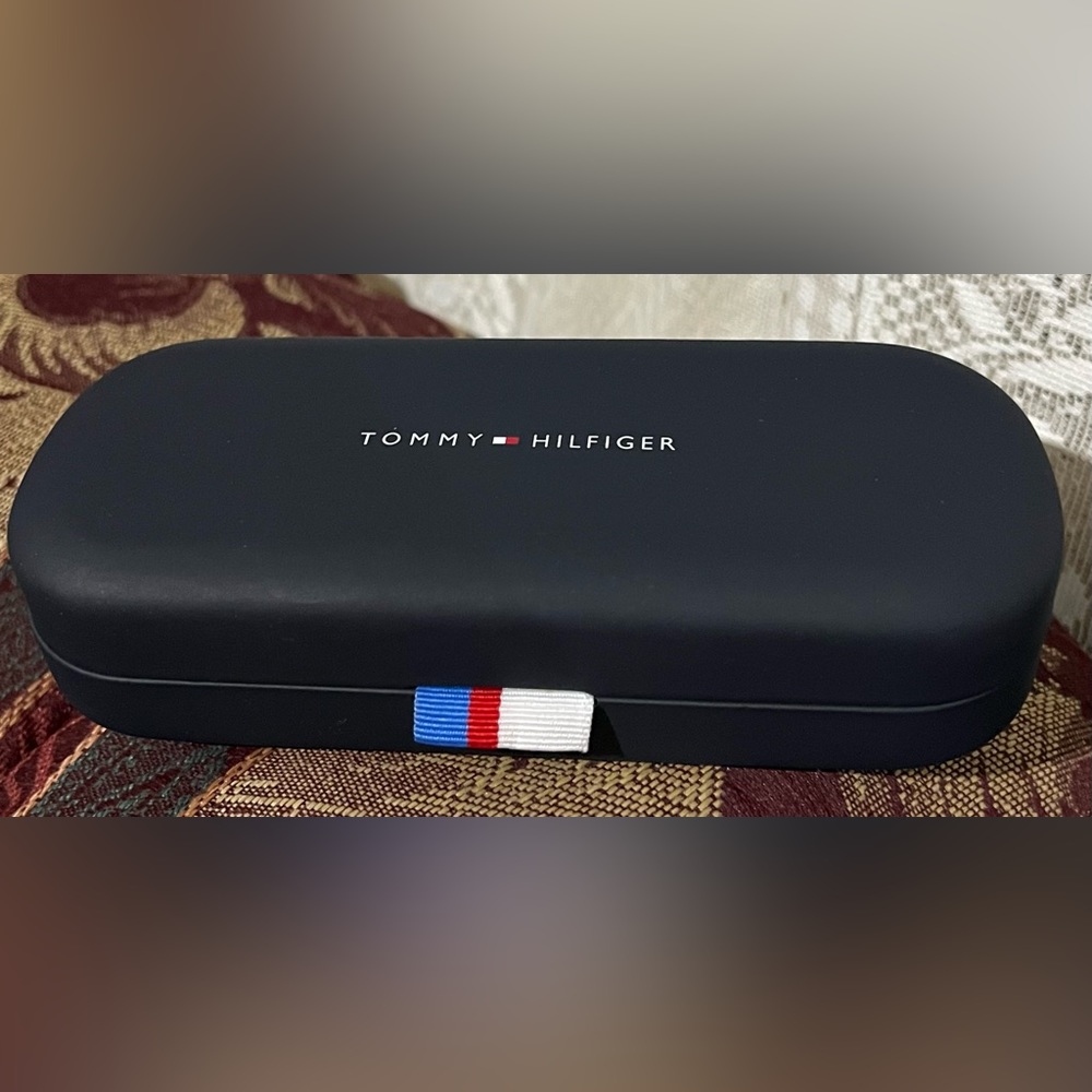 Tommy Hilfiger glass case